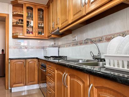 Kitchen of Flat for sale in Girona Capital  with Heating, Furnished and Oven