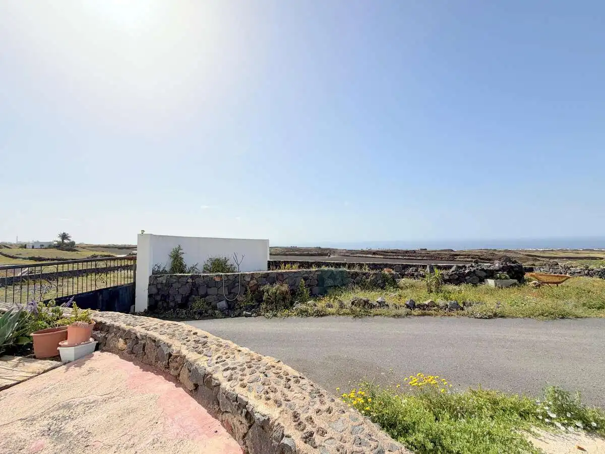 Vista exterior de Casa o xalet en venda en Tías amb Terrassa, Piscina i Moblat