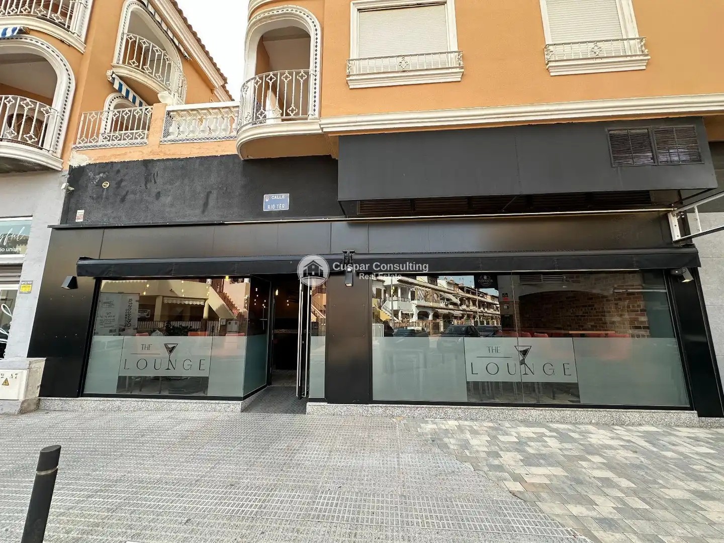 Vista exterior de Local en venda en Los Alcázares amb Aire condicionat, Terrassa i Moblat