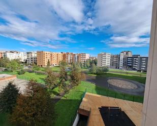 Vista exterior de Pis en venda en Gijón  amb Piscina