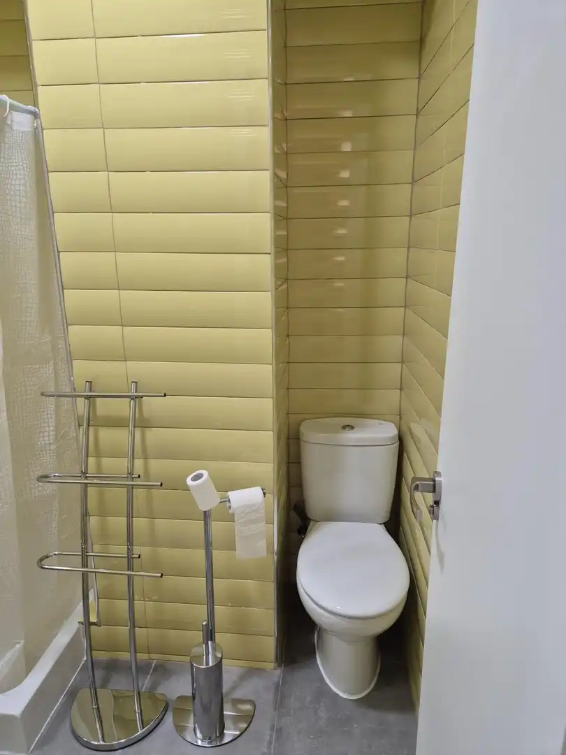 Badezimmer von Wohnung zur untervermieten in Granada mit Balkon