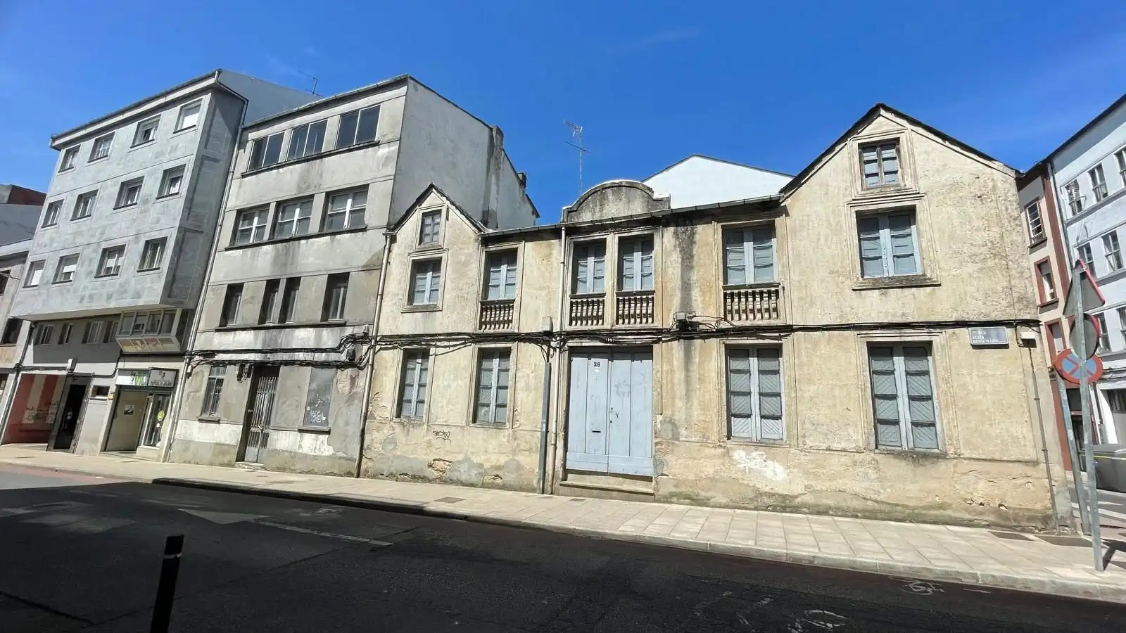 Vista exterior de Edificio en venta en Lugo