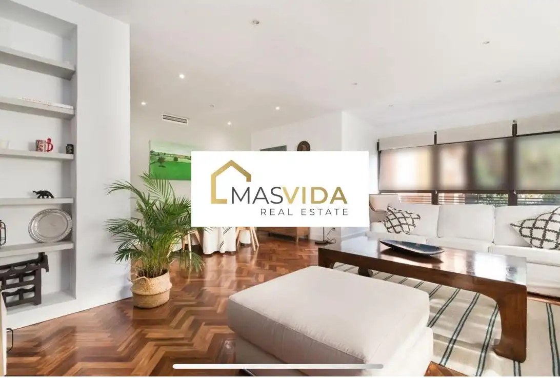 Sala d'estar de Pis en venda en Madrid amb Traster, Moblat i Piscina comunitària