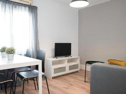 Sala d'estar de Pis de lloguer en  Madrid Capital amb Calefacció, Moblat i Rentadora