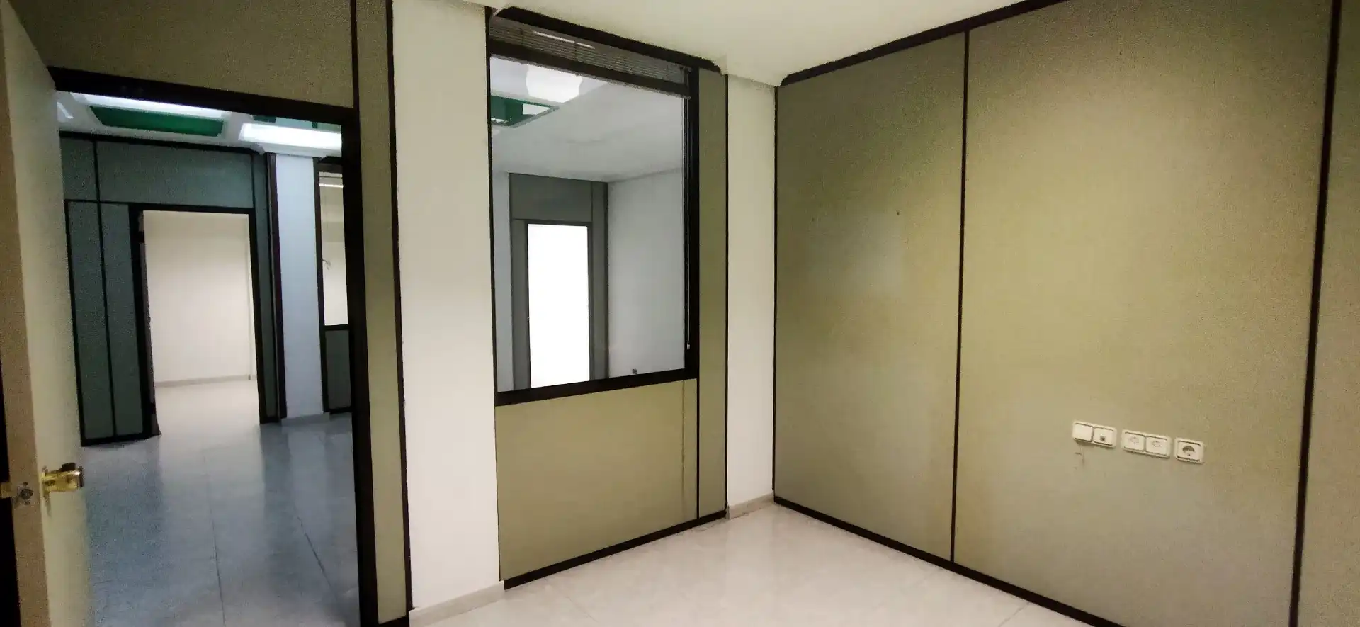 Office space with lift for sale in Avenida Granada 13, imagen 25
