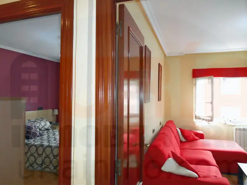 Habitación de Piso en venta en Oviedo  con Calefacción, Trastero y Amueblado