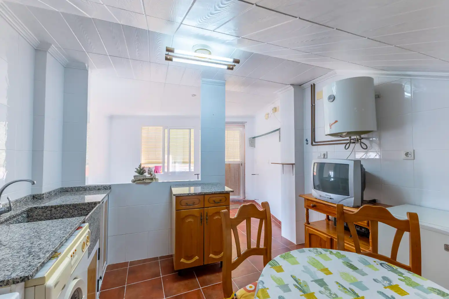 Cuina de Casa o xalet en venda en Viver amb Terrassa i Moblat
