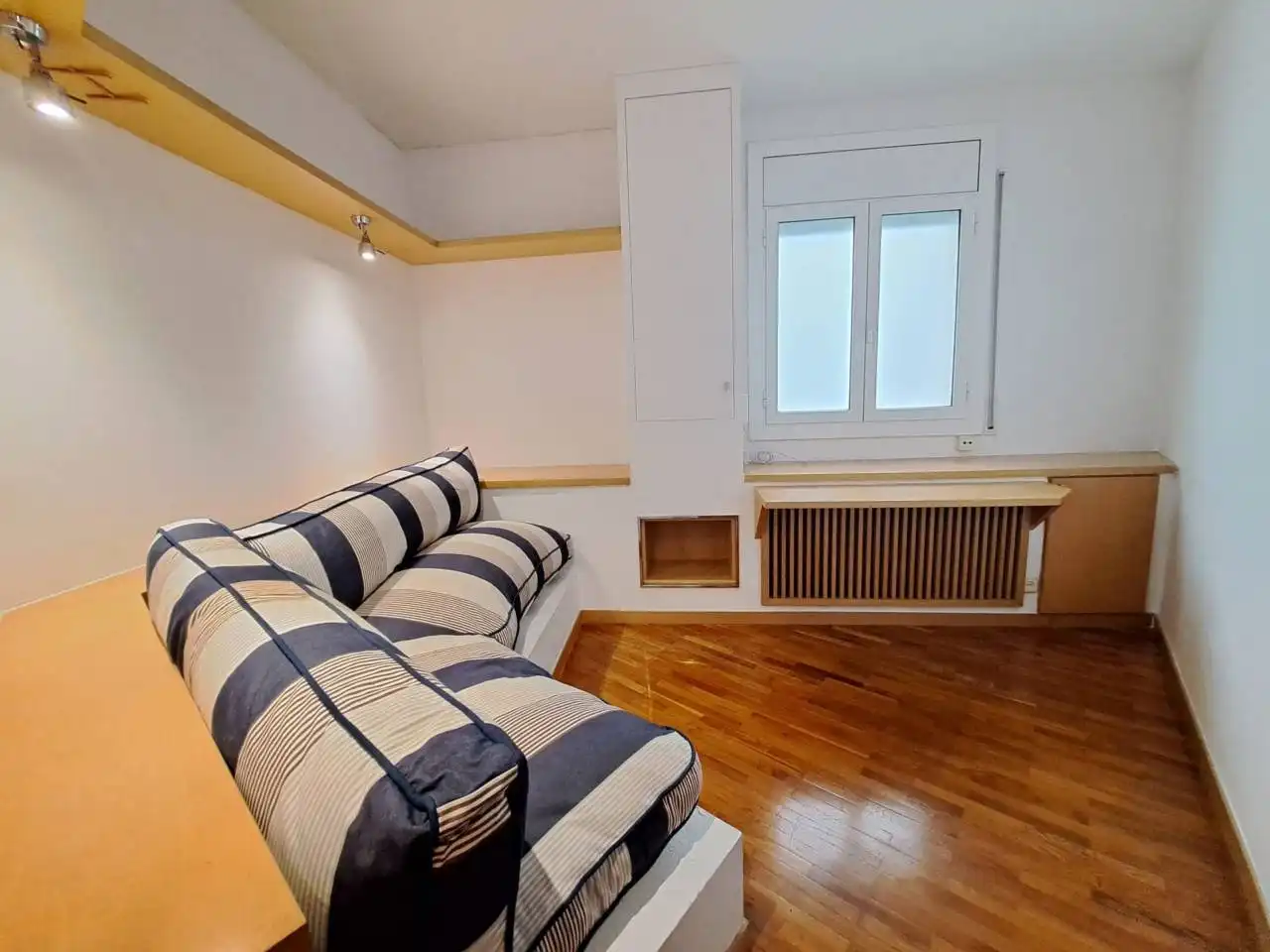 Wohnung zur Miete in Calle Republica, Centre