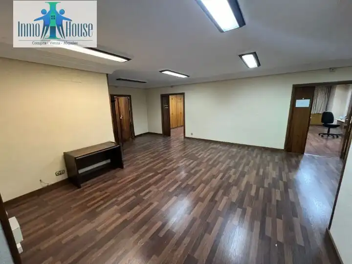 Oficina amb ascensor en venda a Centro