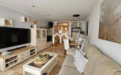 Living room of Single-family semi-detached for sale in Badalona  with Air Conditioner, Terrace and Balcony