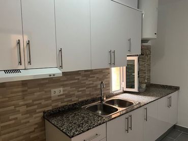 Flat with balcony for sale in Centre