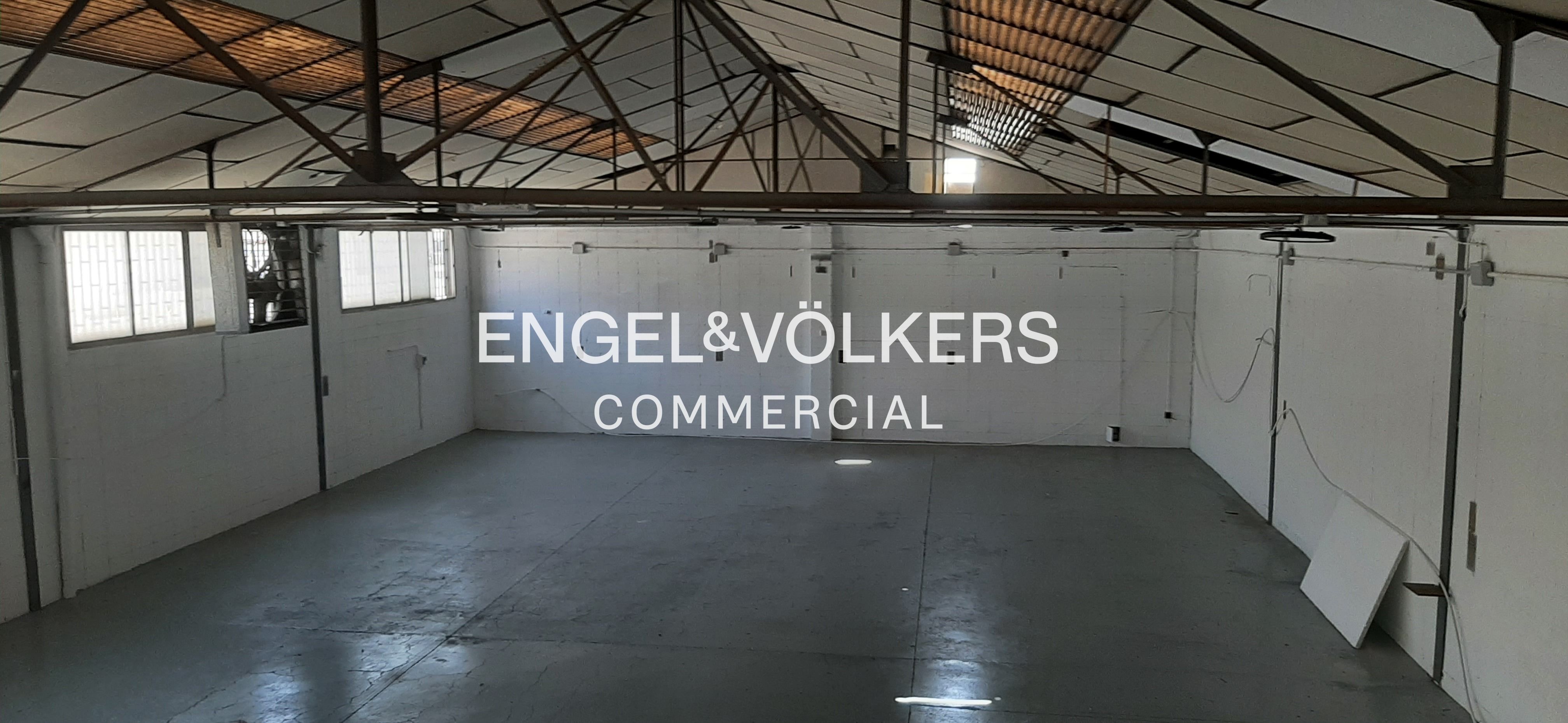 Nau industrial en venda en Ripollet