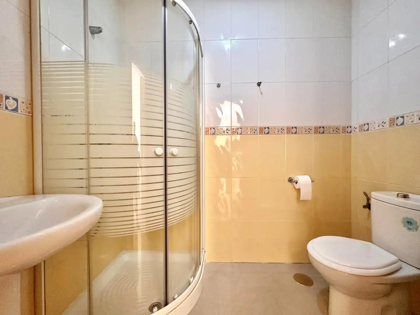Flat for sale in Calle Calle Pamplona, Avda. De los Ogíjares