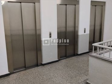 Individual con ascensor en venta en de Fernández de los Ríos