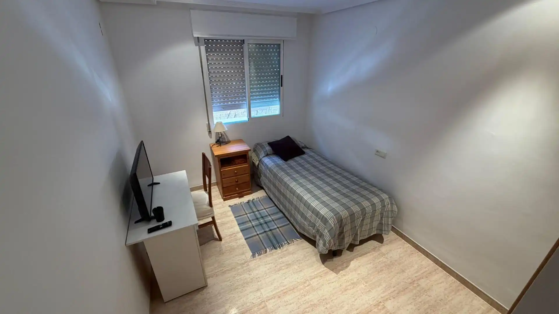 Habitación de Apartamento en venta en Castellón de la Plana / Castelló de la Plana con Terraza, Trastero y Amueblado