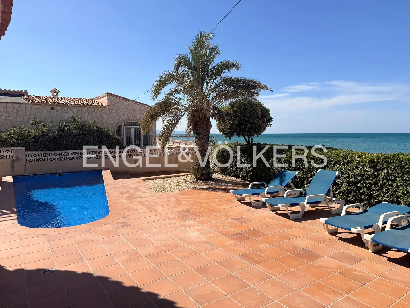 Vista exterior de Casa o xalet en venda en Els Poblets amb Aire condicionat, Calefacció i Jardí privat