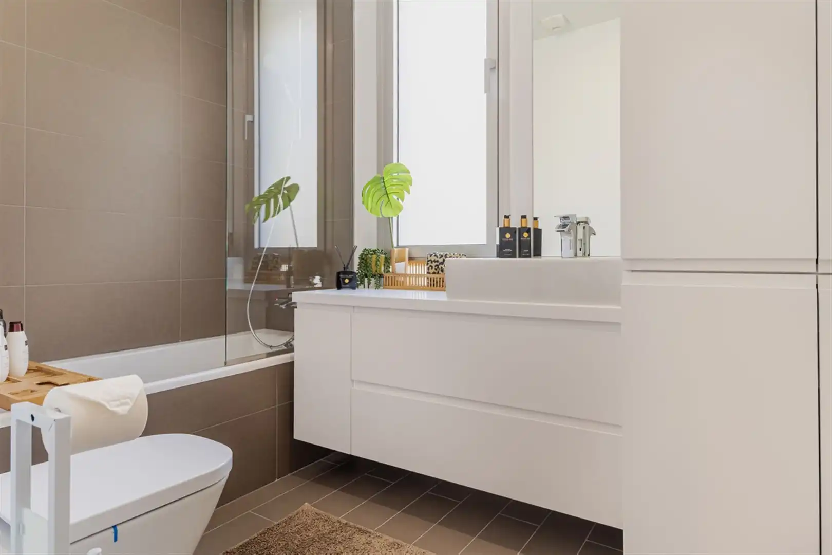 Bathroom of Houses for sale in Estepona  with Air Conditioner and Terrace