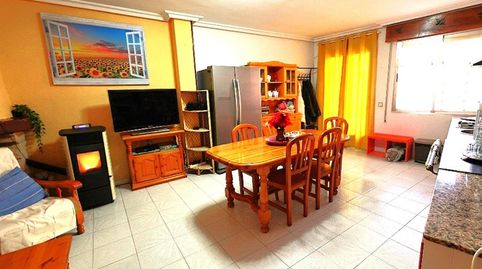 Foto 5 de Casa adosada en venta en Cacabelos, León