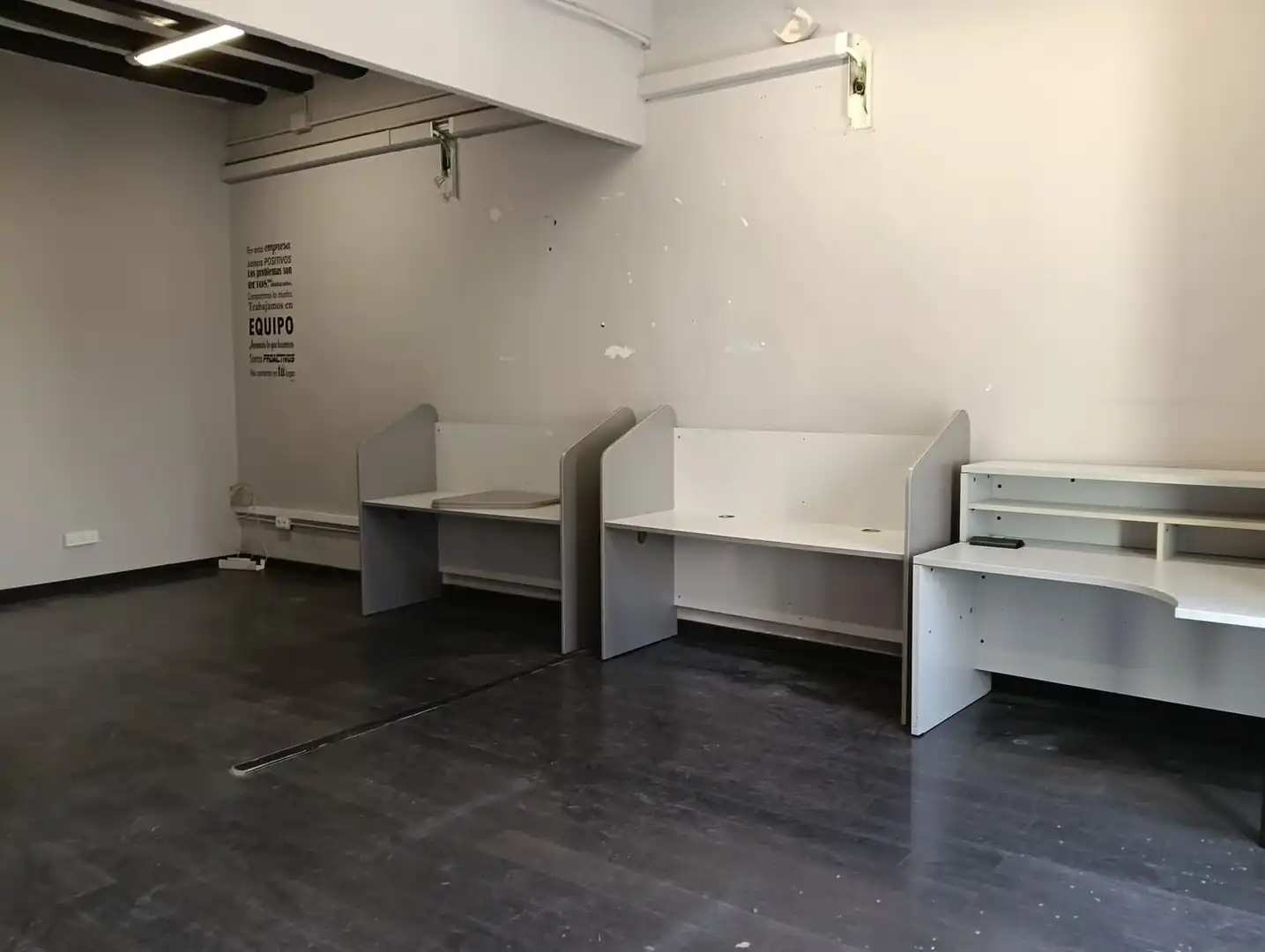Büro zur Miete in Vilanova i la Geltrú mit Balkon