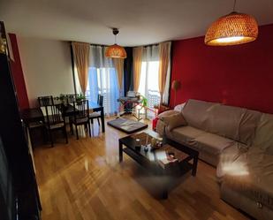Vista exterior de Apartament en venda en León Capital  amb Calefacció, Parquet i Terrassa