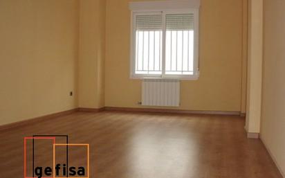 Flat for sale in Valdepeñas  with Heating and Storage room