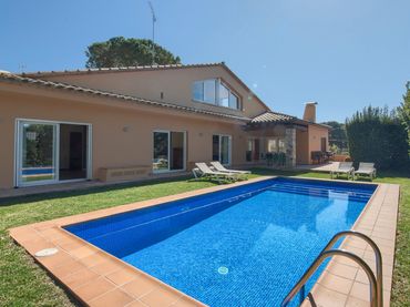 Detached house with pool for sale in Residencial Begur - Esclanyà