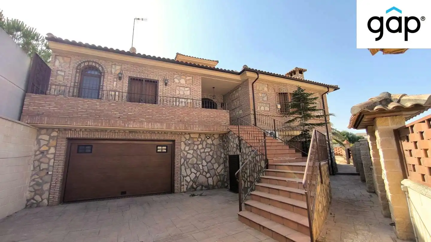 Vista exterior de Casa o chalet en venta en Horcajo de Santiago con Aire acondicionado, Calefacción y Amueblado