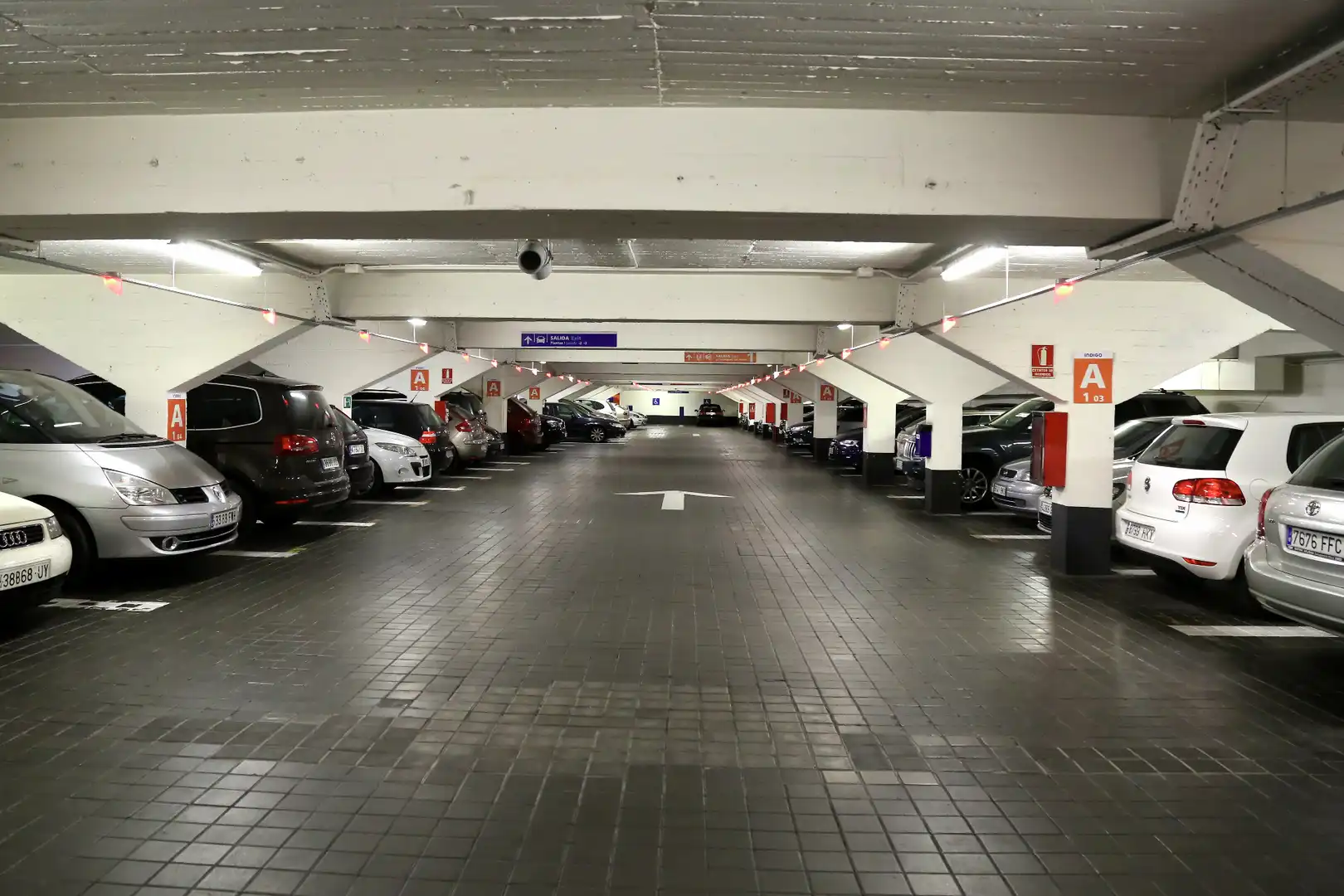 Parking of Garage for rent in Madrid