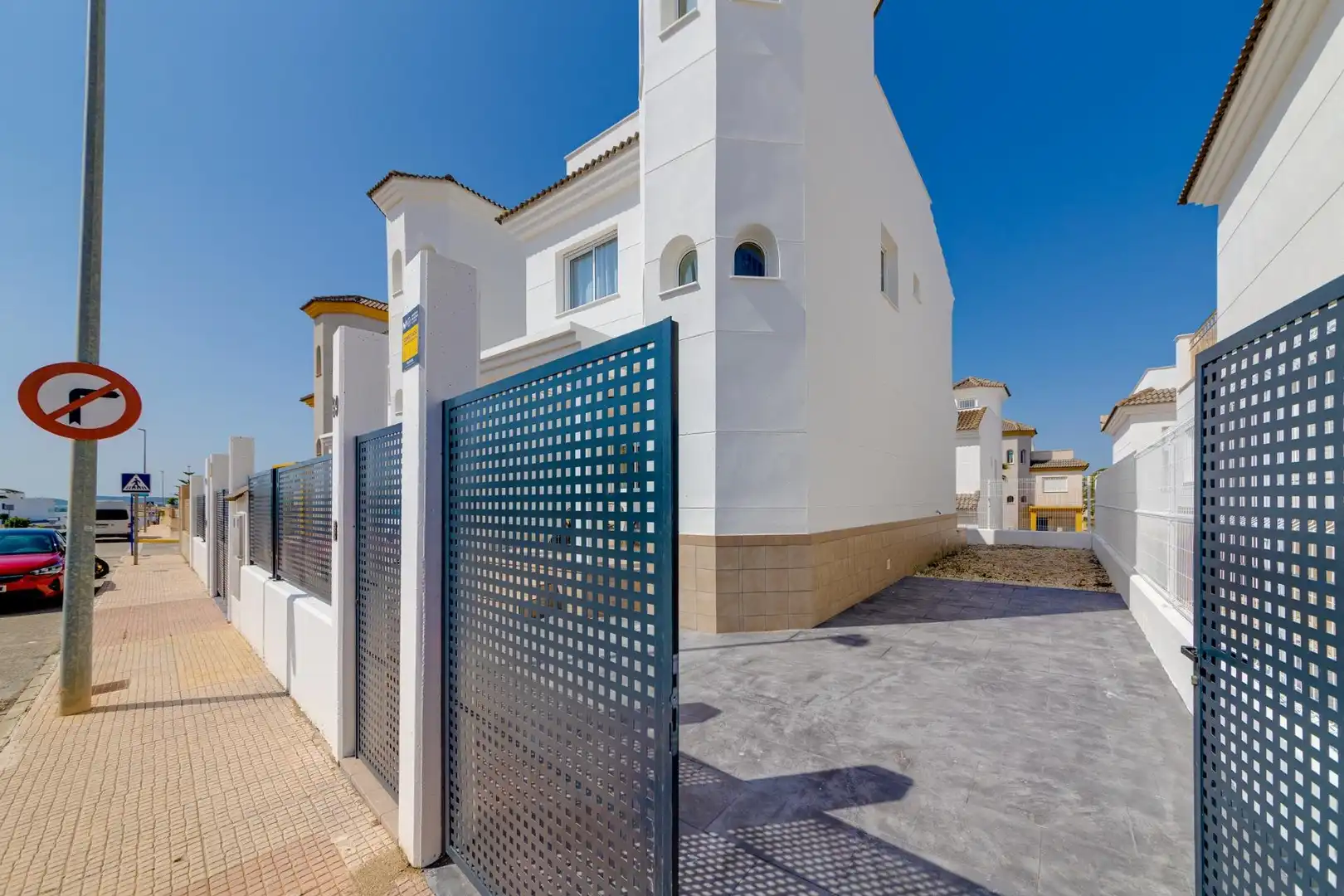 Vista exterior de Casa adosada en venta en San Fulgencio con Jardín privado, Terraza y Piscina comunitaria