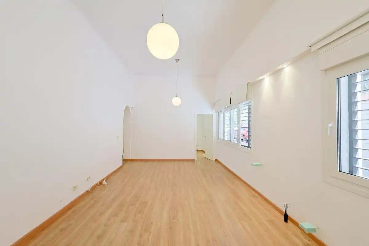 Sala d'estar de Planta baixa en venda en Madrid amb Calefacció