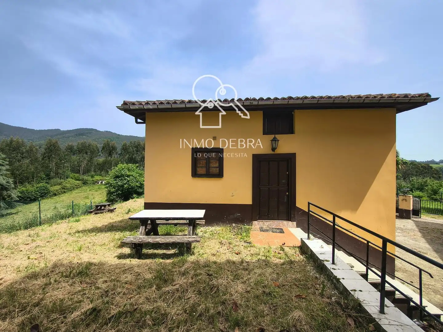 Vista exterior de Casa o chalet en venta en Salas con Calefacción y Terraza