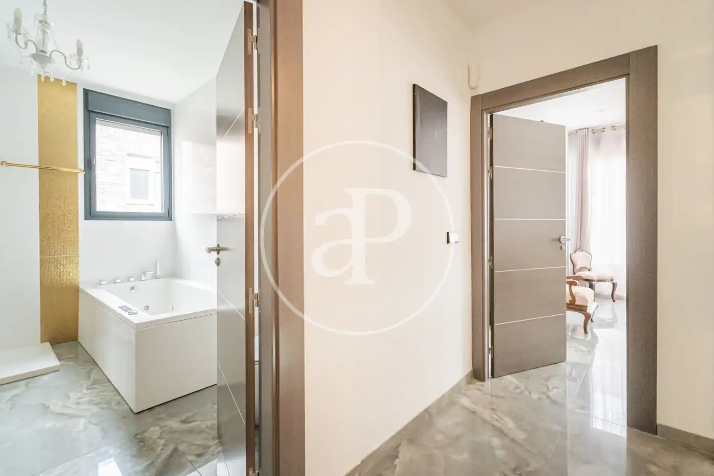 Baño de Casa adosada en venta en Pozuelo de Alarcón con Aire acondicionado, Calefacción y Jardín privado