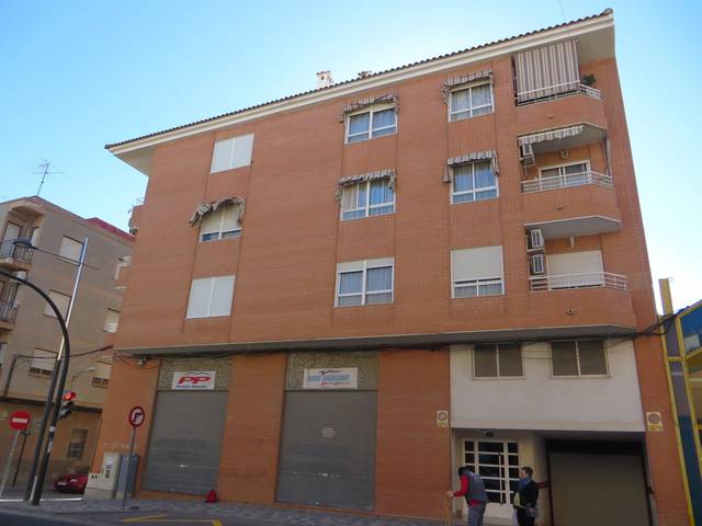 Local comercial en Alquiler en Avenida País Valenciano en Albatera