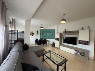 Piso con balcón en venta en Garbinet - Vistahermosa