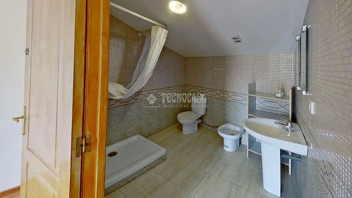 Bany de Pis en venda en Sallent amb Parquet, Terrassa i Balcó