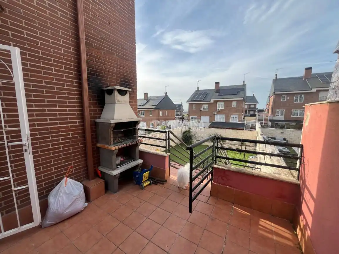 Casa adosada en venta en Moraleja de Enmedio