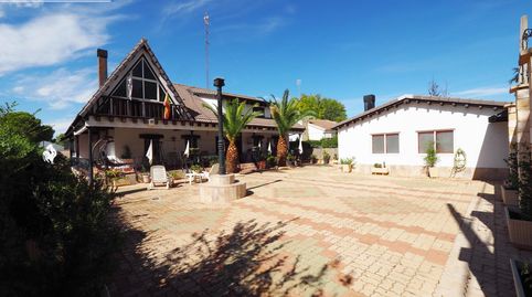 Impresionante Chalet en Tomelloso con Amplias Habitaciones y Urbanización Privada