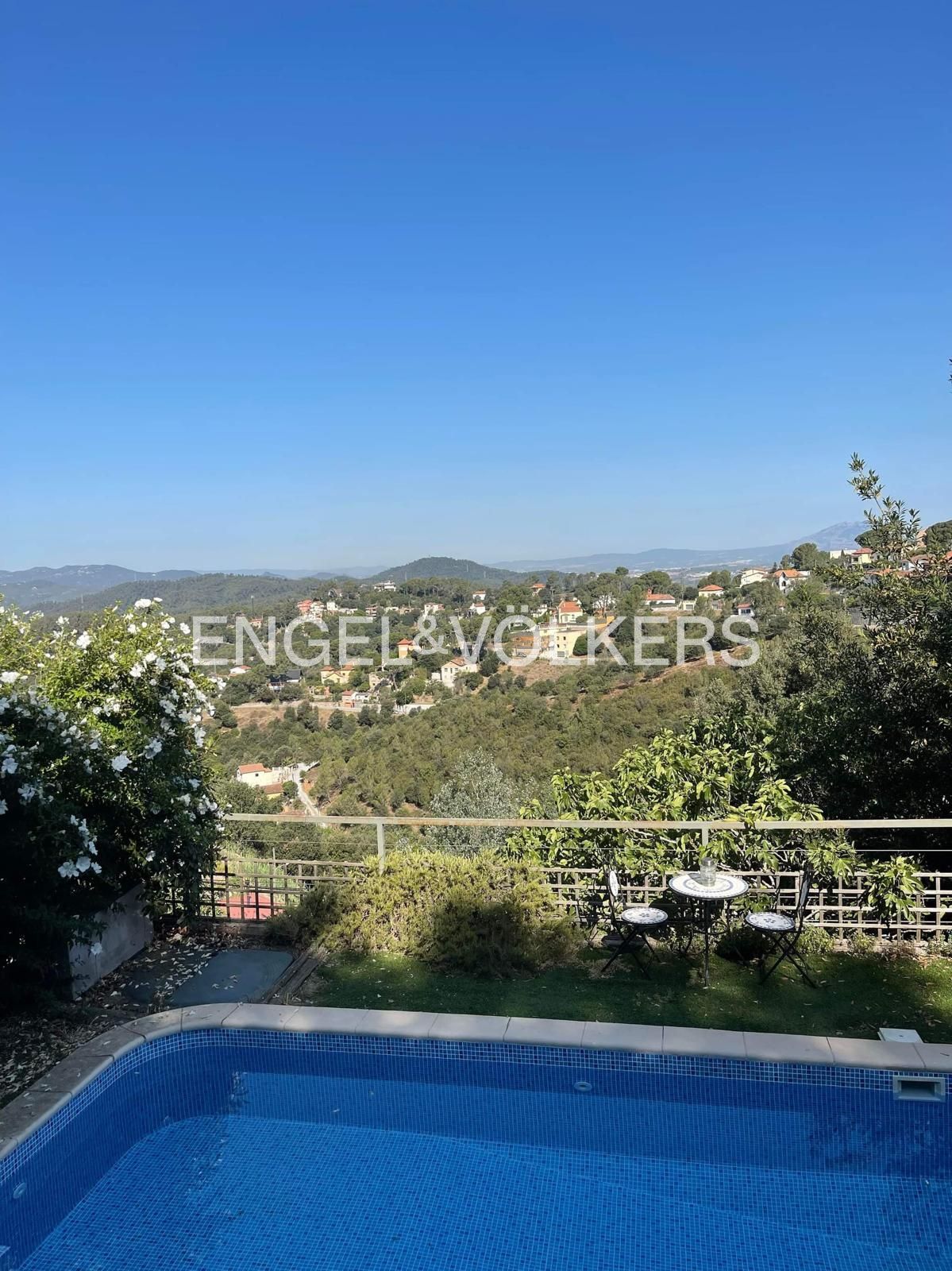 Terrassa de Casa o xalet en venda en Sant Cugat del Vallès amb Aire condicionat, Calefacció i Jardí privat