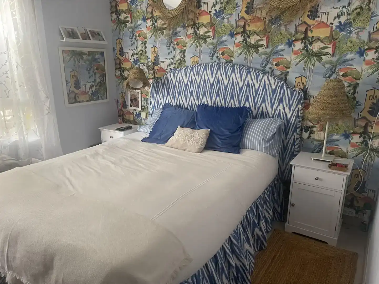 Schlafzimmer von Erdgeschoss zur Miete in Marbella mit Klimaanlage und Schwimmbad