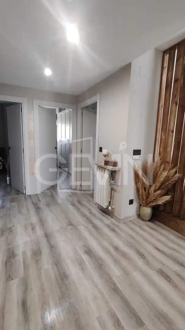 Piso en venta en Santa Perpètua de Mogoda con Calefacción, Trastero y Balcón