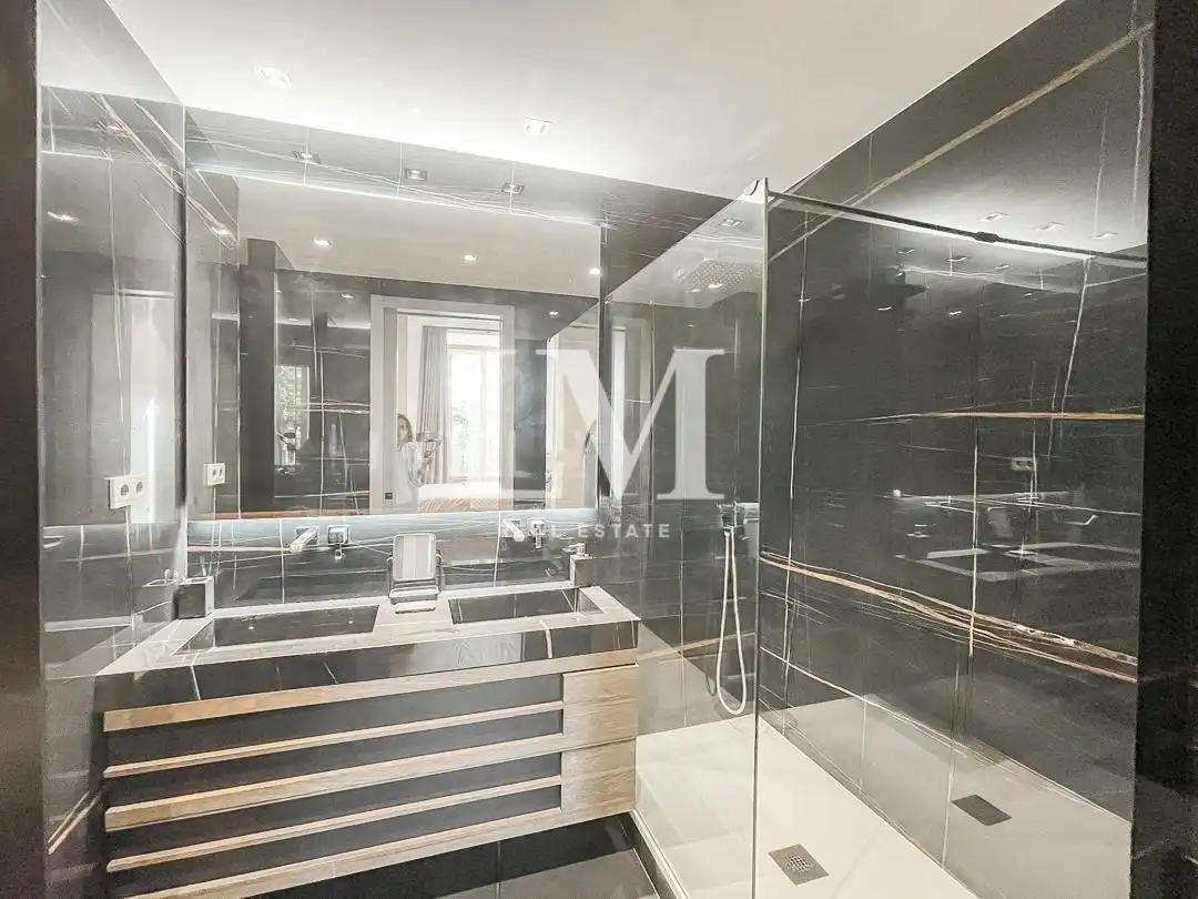 Bany de Apartament de lloguer en Barcelona amb Aire condicionat, Calefacció i Moblat