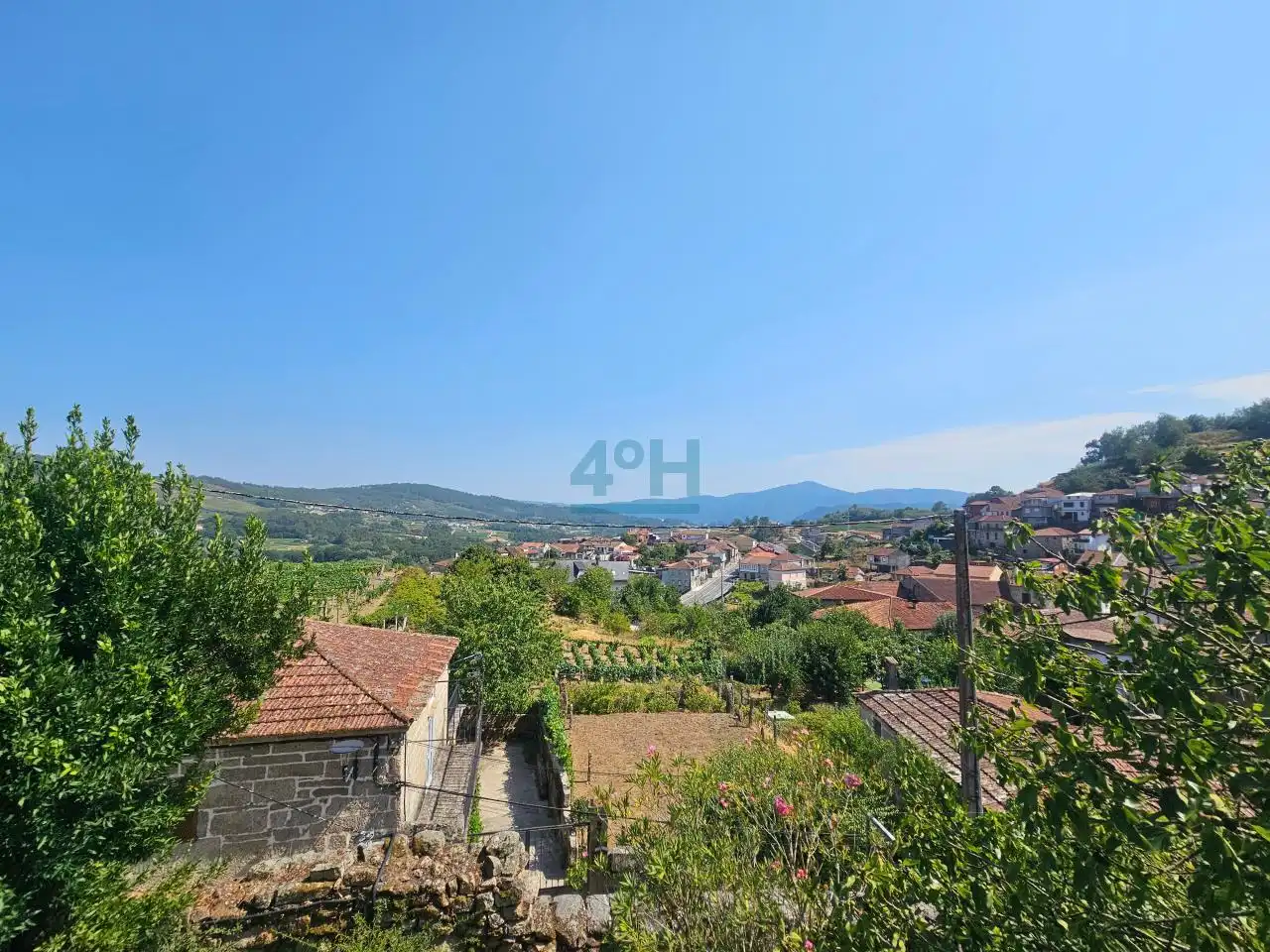 Finca rústica en venta en Beade  con Jardín privado y Amueblado