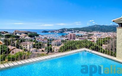 Exterior view of Single-family semi-detached for sale in Sant Feliu de Guíxols  with Terrace and Swimming Pool