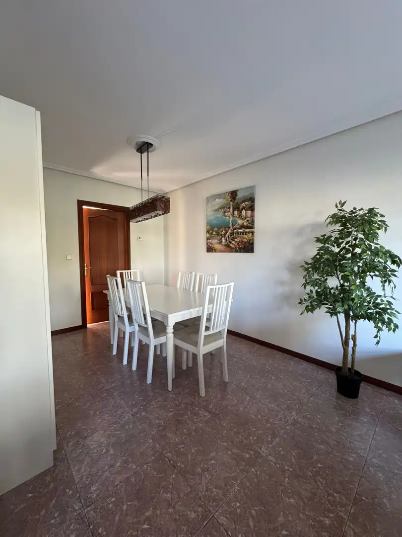 Menjador de Casa adosada en venda en Polanco amb Calefacció, Jardí privat i Parquet