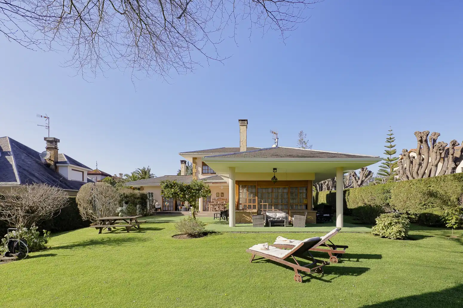 Jardí de Casa o xalet en venda en Gijón  amb Calefacció, Jardí privat i Parquet