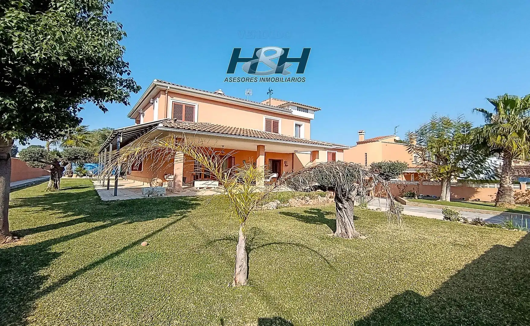 Exterior view of Houses for sale in Riba-roja de Túria  with Air Conditioner, Private garden and Terrace