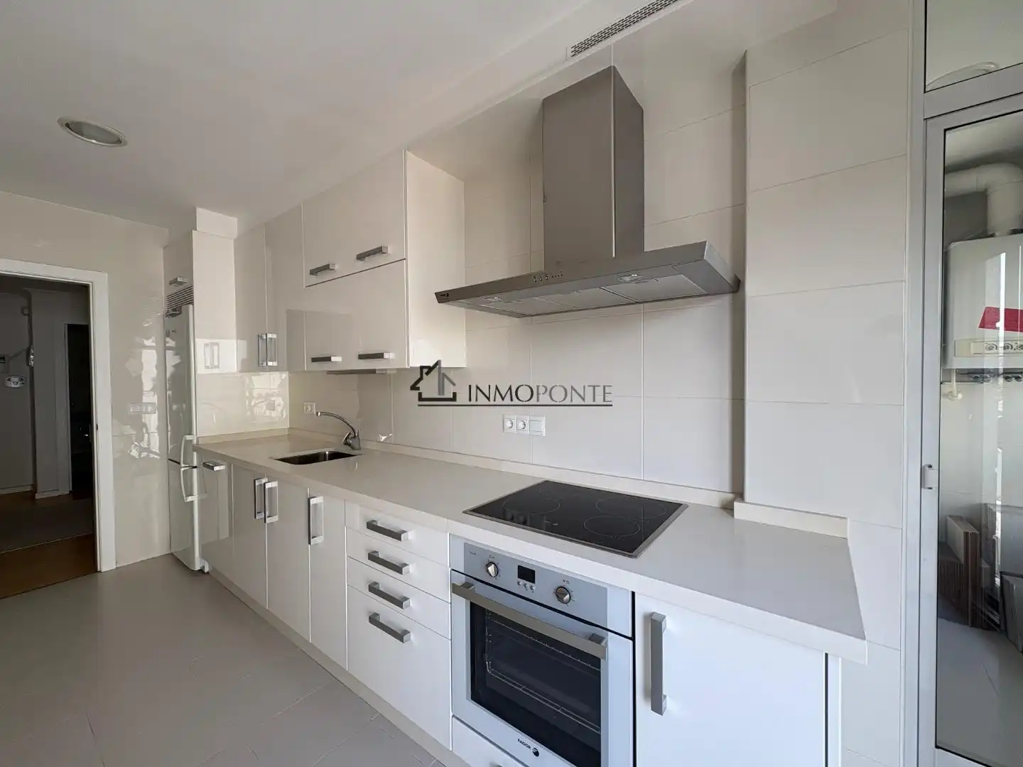 Cocina de Piso de alquiler en Pontevedra Capital  con Calefacción y Trastero