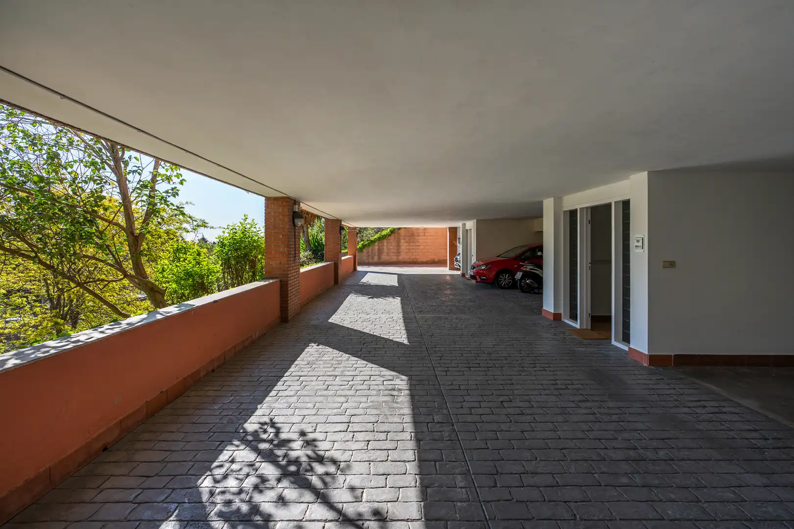 Parking of Detached homes for rent in Barcelona  with Air Conditioner, Heating and Terrace