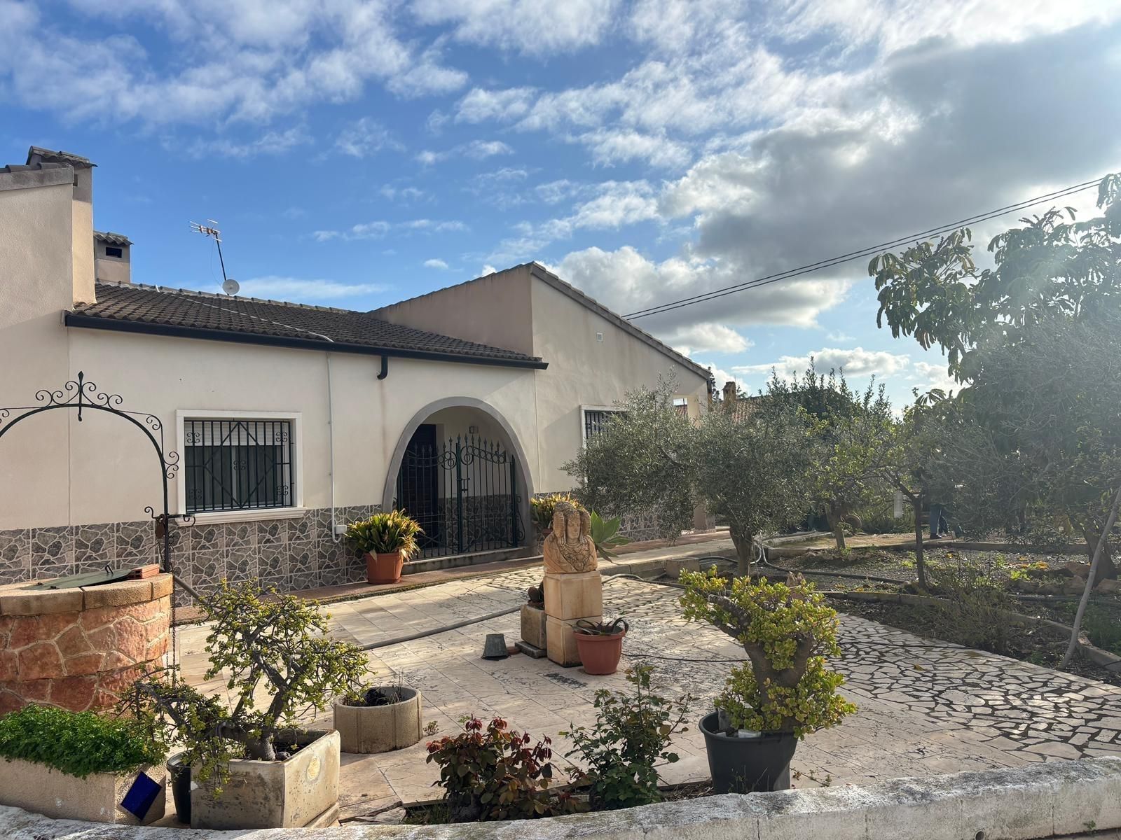 Vista exterior de Casa o xalet en venda en Elche / Elx amb Jardí privat, Terrassa i Traster