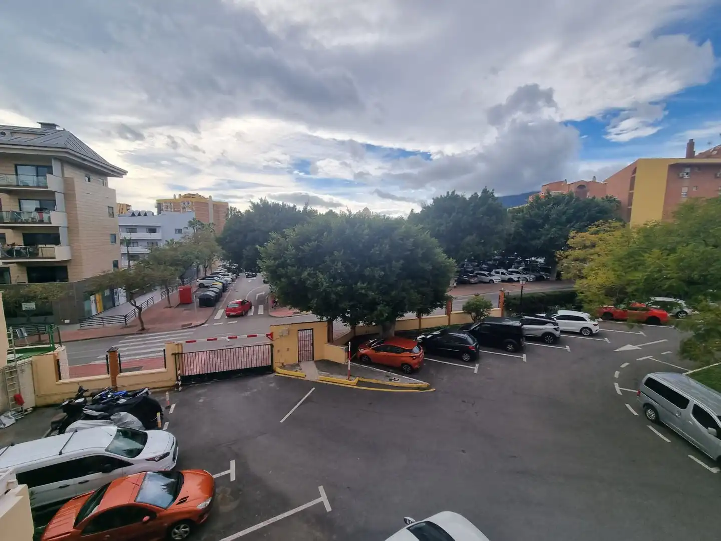 Parking de Apartamento en venta en Benalmádena con Terraza y Piscina comunitaria